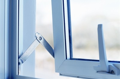 Bottom-placed handle